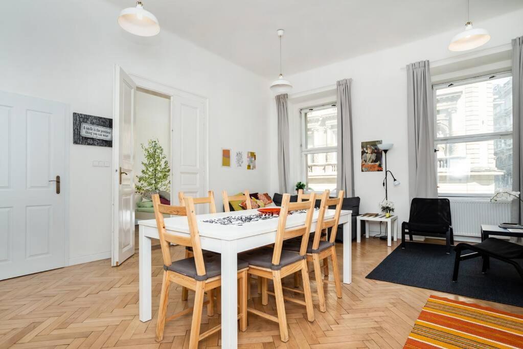 Bright, Spacious Apartment In The Historic Centre Prague Exterior photo