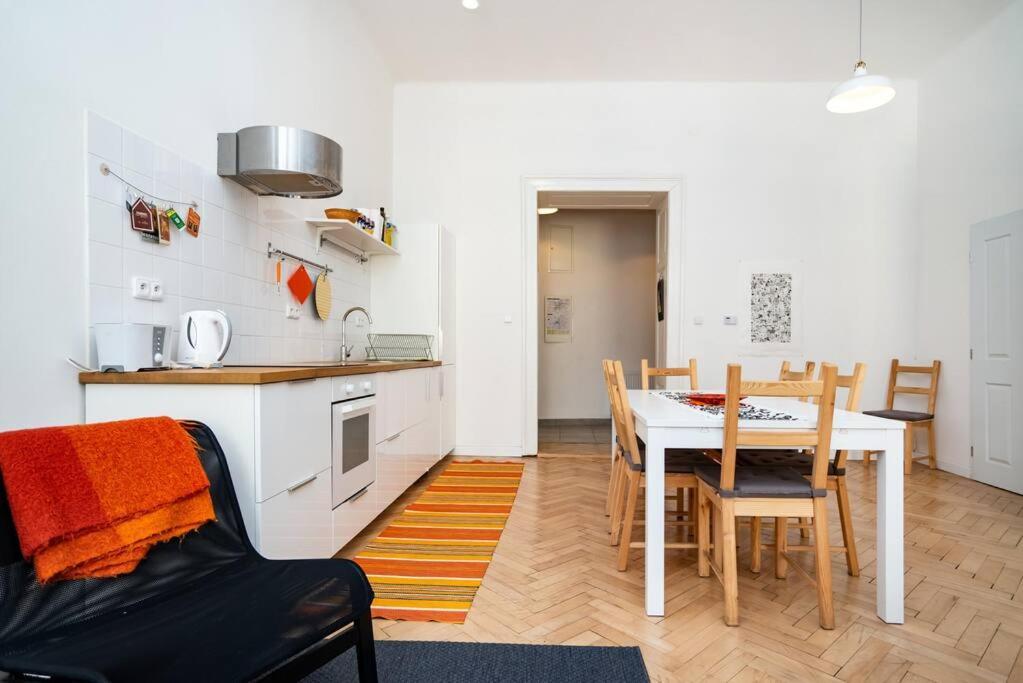 Bright, Spacious Apartment In The Historic Centre Prague Exterior photo